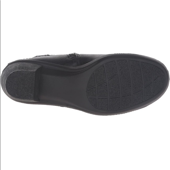 Easy Street Women's Dawnta Ankle Bootie - Picture 4 of 7